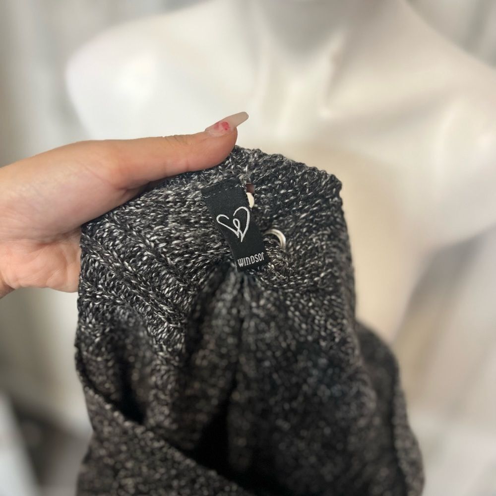 Sweater - Picture 6 of 7